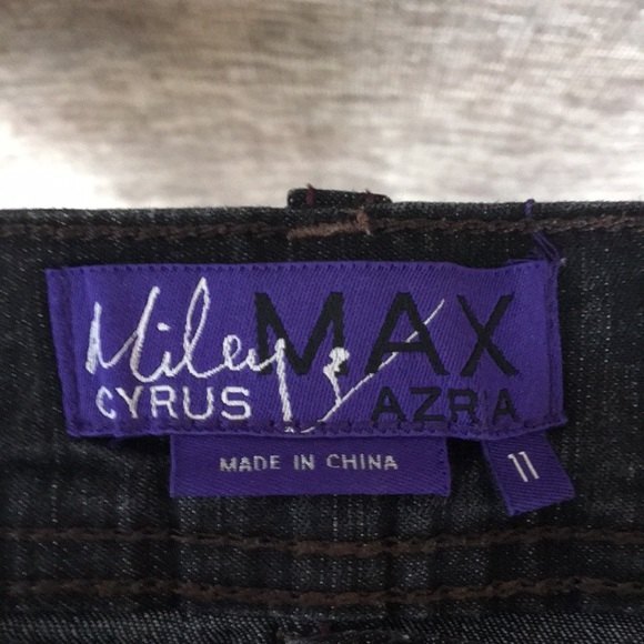Miley Cyrus Max Azria  raw edge denim mini skirt - Picture 3 of 3